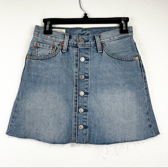LEVI’S Button Front Mini Skirt in Blue, 100% Cotton, Raw Hem, Size 24 - Picture 1 of 7